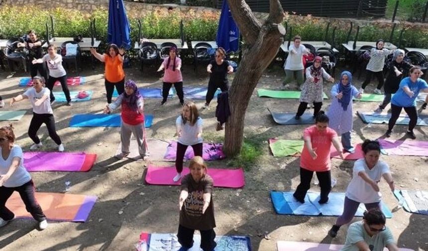 Başkan Yetişkin vatandaşları yoga etkinliğinde buluşturdu